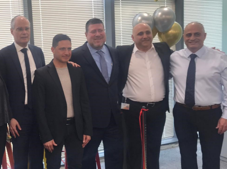 גזירת הסרט (צילום: יח''צ)